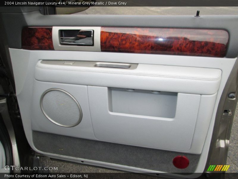 Mineral Grey Metallic / Dove Grey 2004 Lincoln Navigator Luxury 4x4