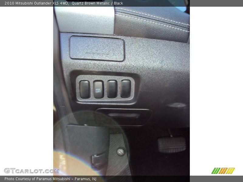 Quartz Brown Metallic / Black 2010 Mitsubishi Outlander XLS 4WD