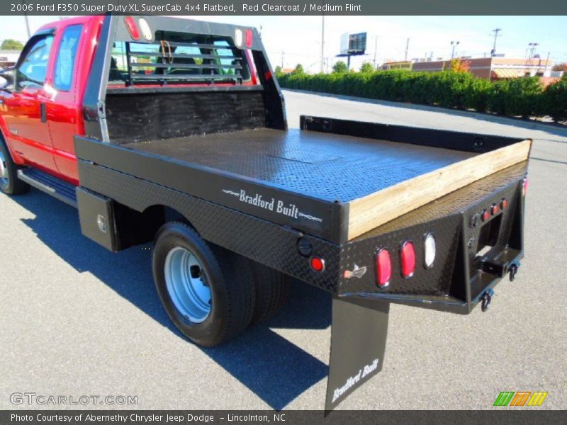 Red Clearcoat / Medium Flint 2006 Ford F350 Super Duty XL SuperCab 4x4 Flatbed