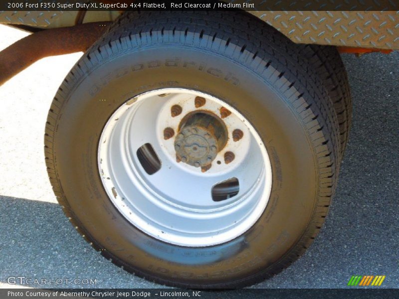 Red Clearcoat / Medium Flint 2006 Ford F350 Super Duty XL SuperCab 4x4 Flatbed