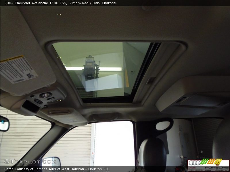 Victory Red / Dark Charcoal 2004 Chevrolet Avalanche 1500 Z66