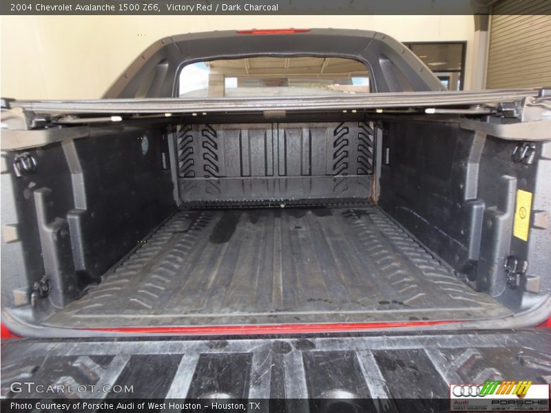 Victory Red / Dark Charcoal 2004 Chevrolet Avalanche 1500 Z66