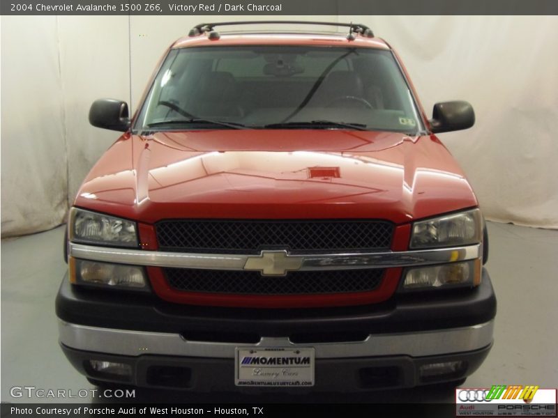 Victory Red / Dark Charcoal 2004 Chevrolet Avalanche 1500 Z66