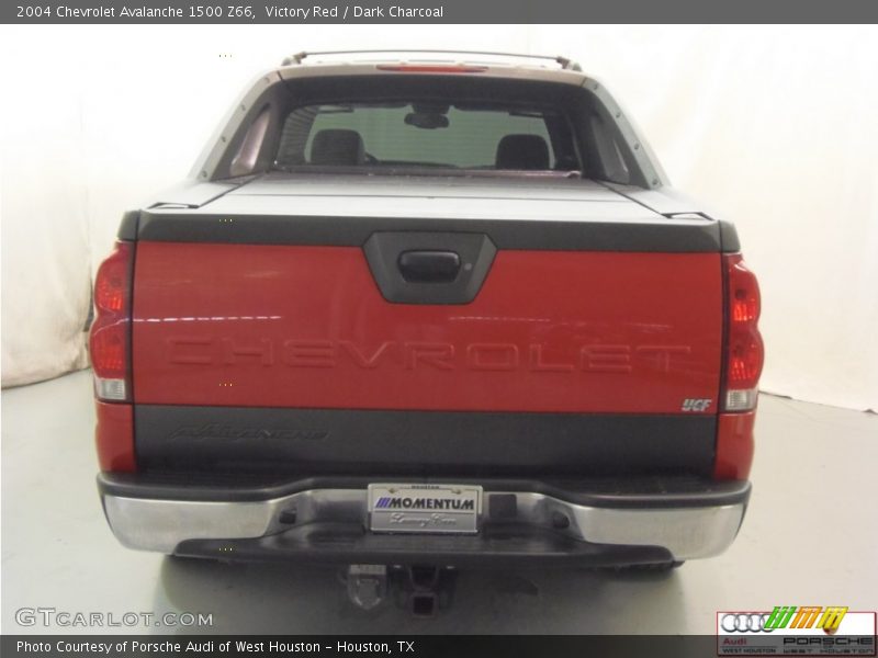 Victory Red / Dark Charcoal 2004 Chevrolet Avalanche 1500 Z66