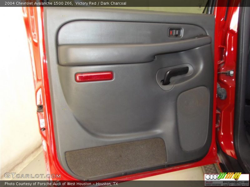 Victory Red / Dark Charcoal 2004 Chevrolet Avalanche 1500 Z66