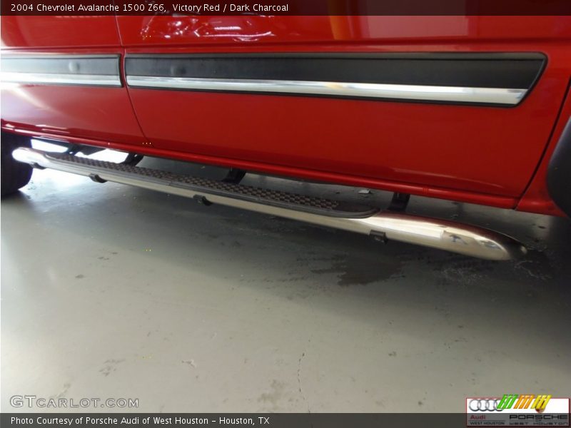 Victory Red / Dark Charcoal 2004 Chevrolet Avalanche 1500 Z66