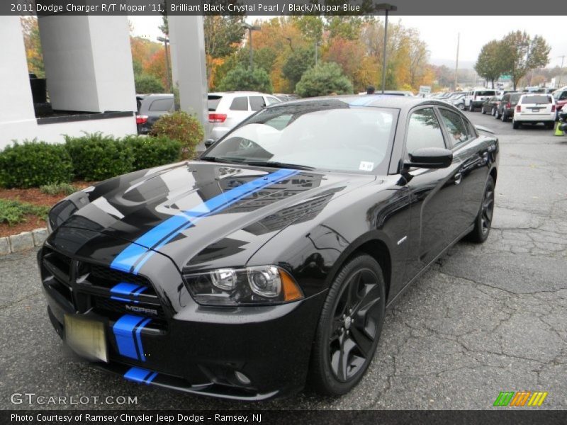 Front 3/4 View of 2011 Charger R/T Mopar '11