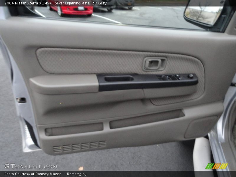Silver Lightning Metallic / Gray 2004 Nissan Xterra XE 4x4