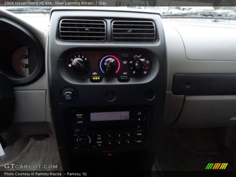 Silver Lightning Metallic / Gray 2004 Nissan Xterra XE 4x4