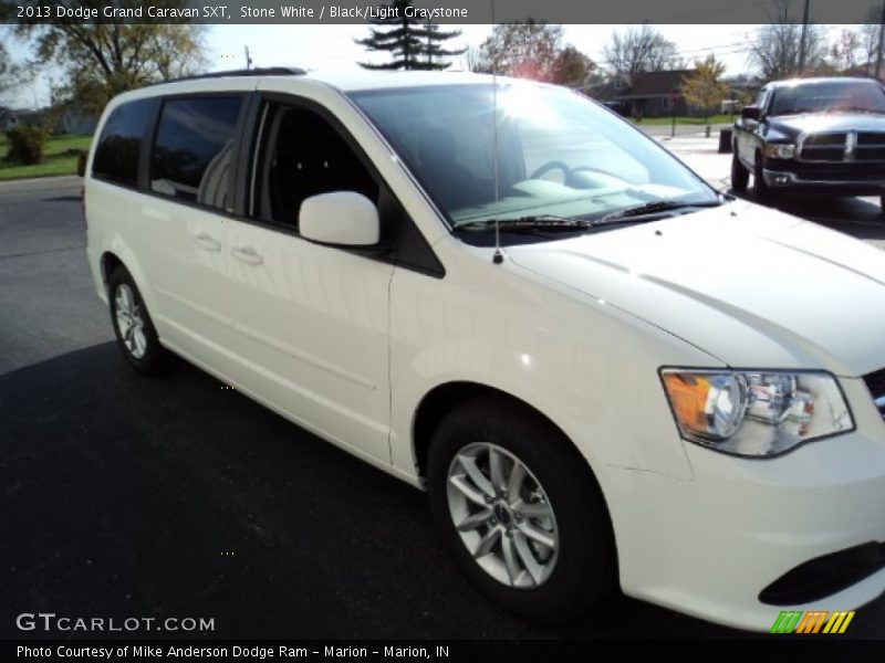 Stone White / Black/Light Graystone 2013 Dodge Grand Caravan SXT