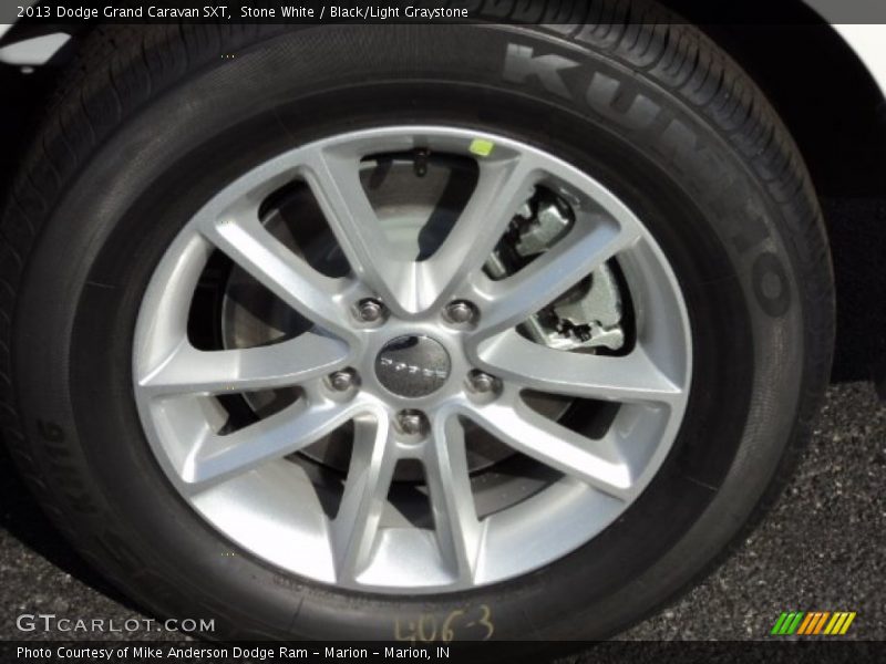 Stone White / Black/Light Graystone 2013 Dodge Grand Caravan SXT