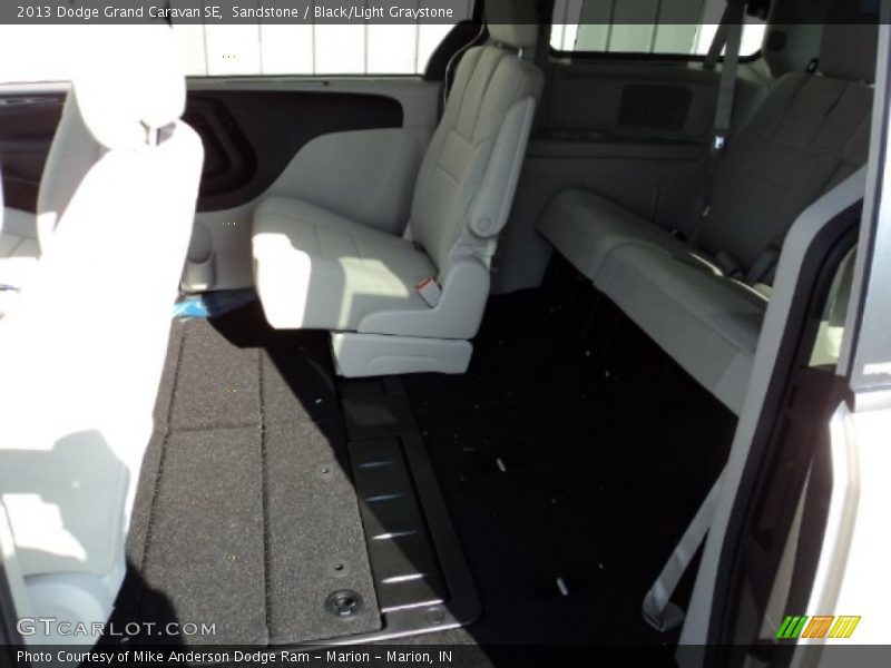 Sandstone / Black/Light Graystone 2013 Dodge Grand Caravan SE