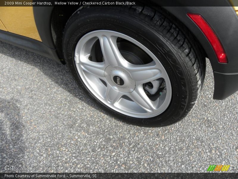 Mellow Yellow / Checkered Carbon Black/Black 2009 Mini Cooper Hardtop