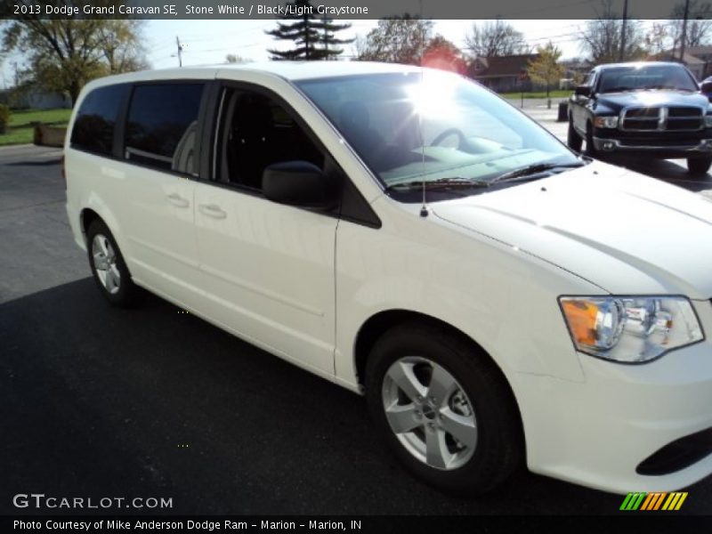Stone White / Black/Light Graystone 2013 Dodge Grand Caravan SE