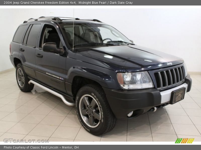 Front 3/4 View of 2004 Grand Cherokee Freedom Edition 4x4