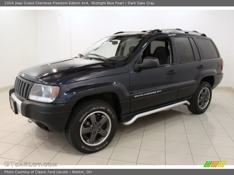 Front 3/4 View of 2004 Grand Cherokee Freedom Edition 4x4