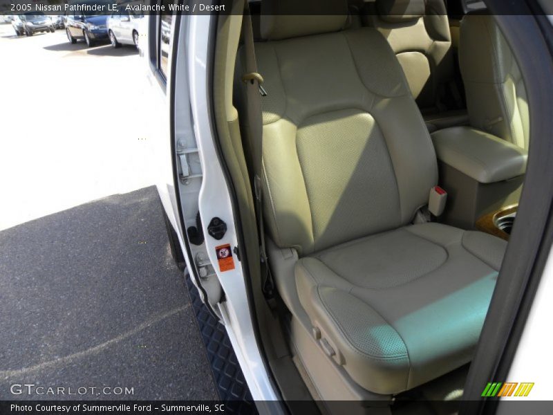 Avalanche White / Desert 2005 Nissan Pathfinder LE