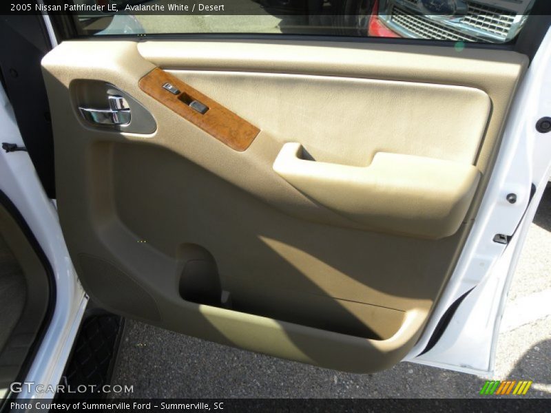 Avalanche White / Desert 2005 Nissan Pathfinder LE