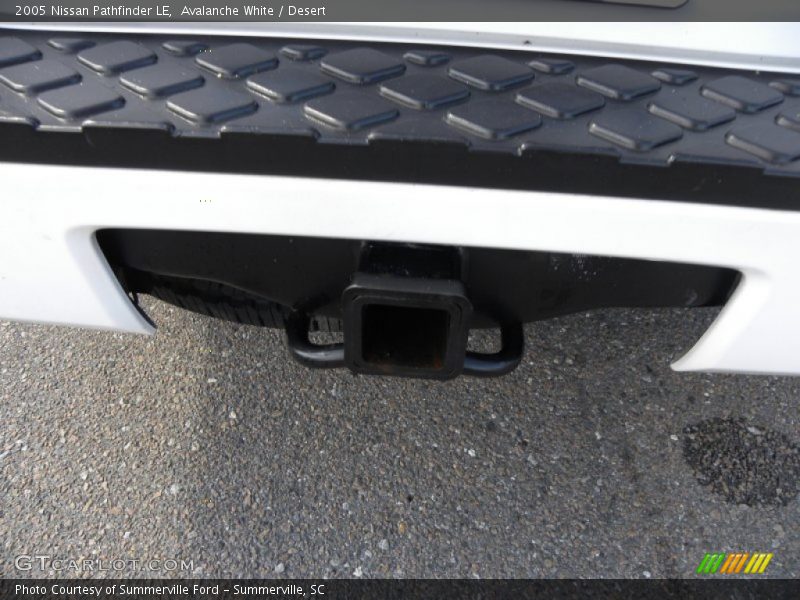 Avalanche White / Desert 2005 Nissan Pathfinder LE