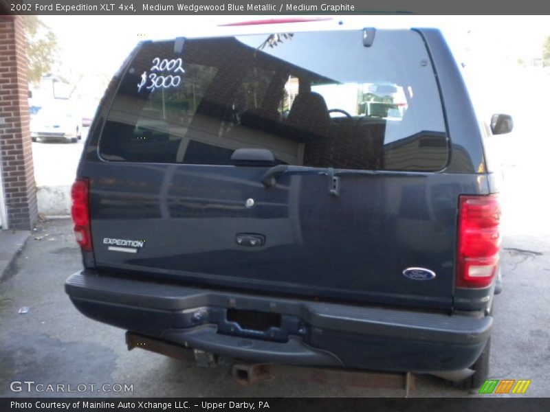 Medium Wedgewood Blue Metallic / Medium Graphite 2002 Ford Expedition XLT 4x4