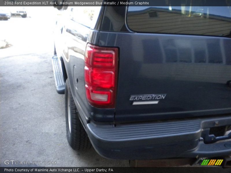 Medium Wedgewood Blue Metallic / Medium Graphite 2002 Ford Expedition XLT 4x4