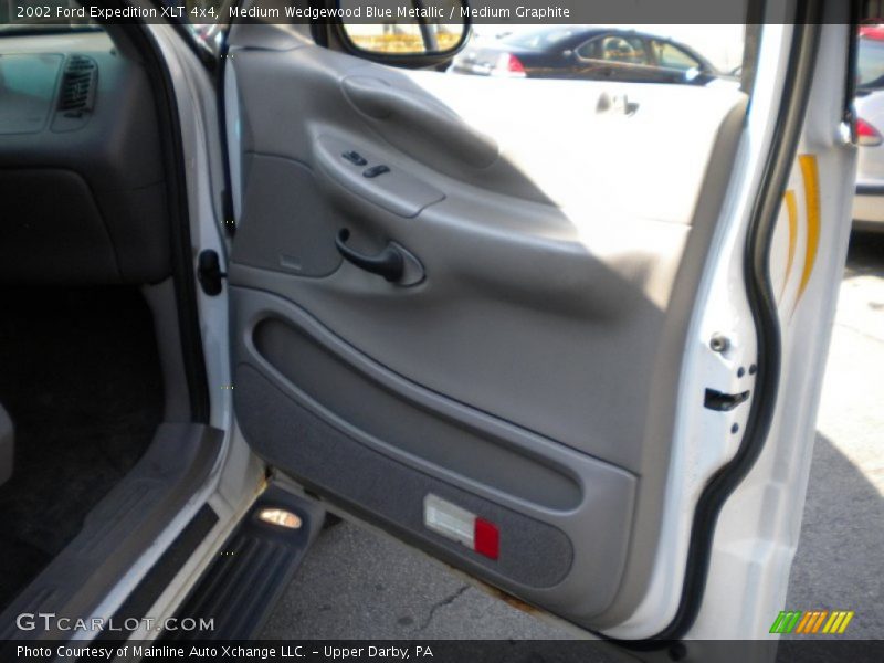 Medium Wedgewood Blue Metallic / Medium Graphite 2002 Ford Expedition XLT 4x4