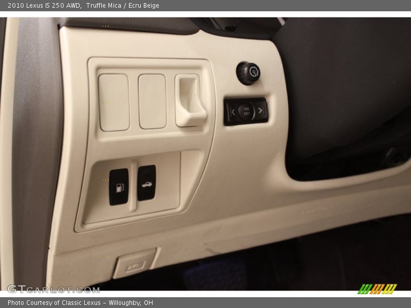 Controls of 2010 IS 250 AWD