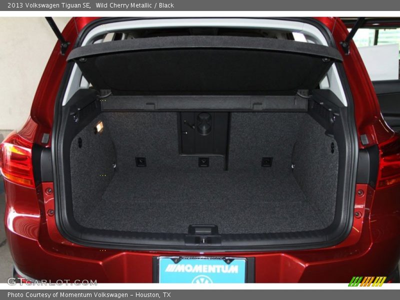 Wild Cherry Metallic / Black 2013 Volkswagen Tiguan SE