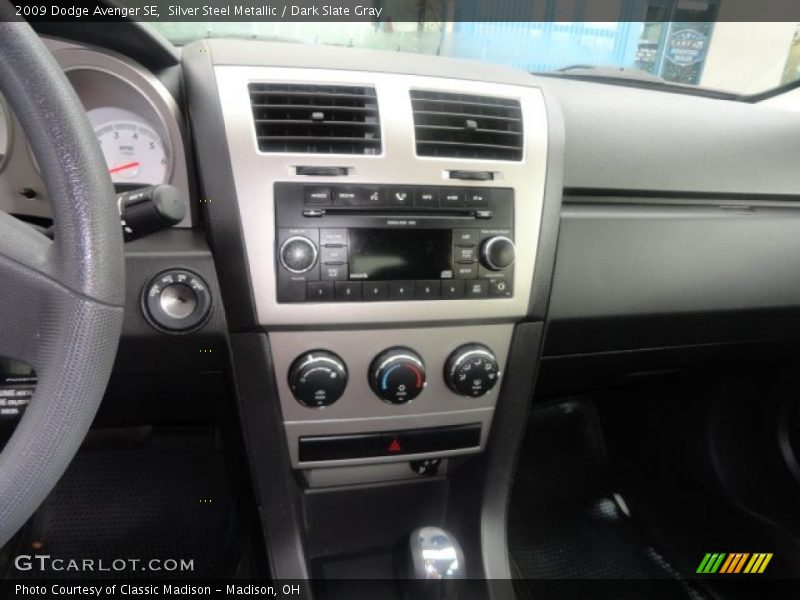 Silver Steel Metallic / Dark Slate Gray 2009 Dodge Avenger SE