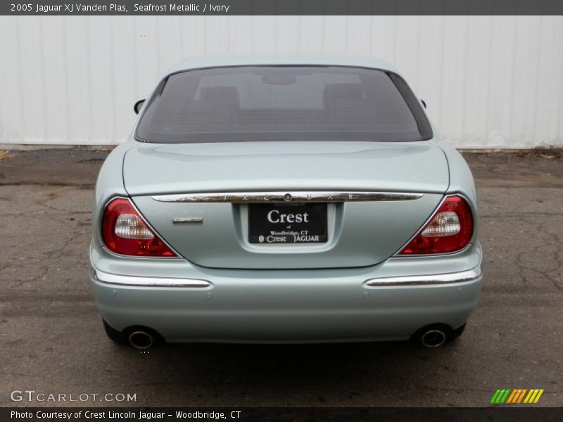 Seafrost Metallic / Ivory 2005 Jaguar XJ Vanden Plas