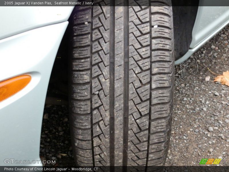 Seafrost Metallic / Ivory 2005 Jaguar XJ Vanden Plas