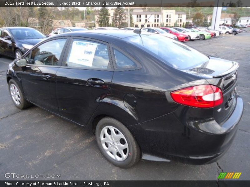 Tuxedo Black / Charcoal Black/Blue Accent 2013 Ford Fiesta SE Sedan