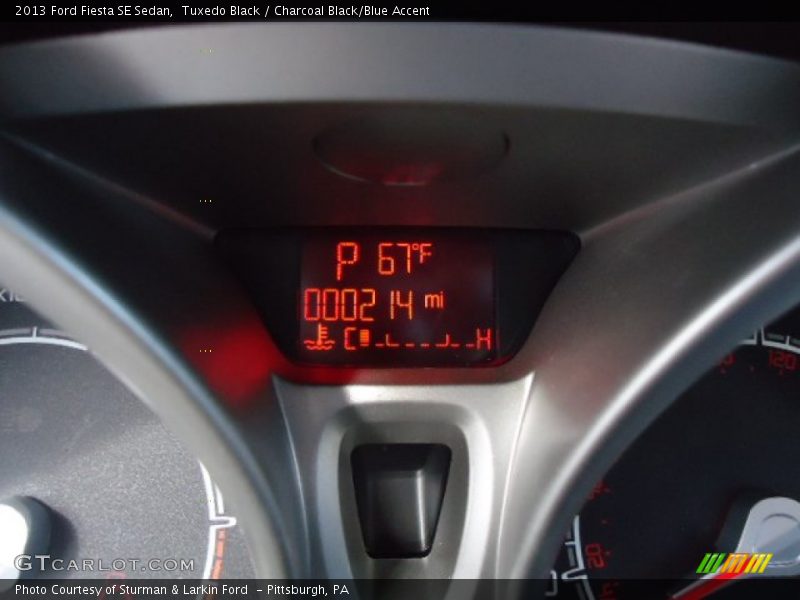 Tuxedo Black / Charcoal Black/Blue Accent 2013 Ford Fiesta SE Sedan