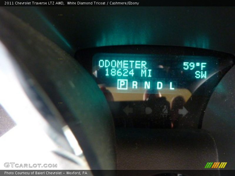 White Diamond Tricoat / Cashmere/Ebony 2011 Chevrolet Traverse LTZ AWD
