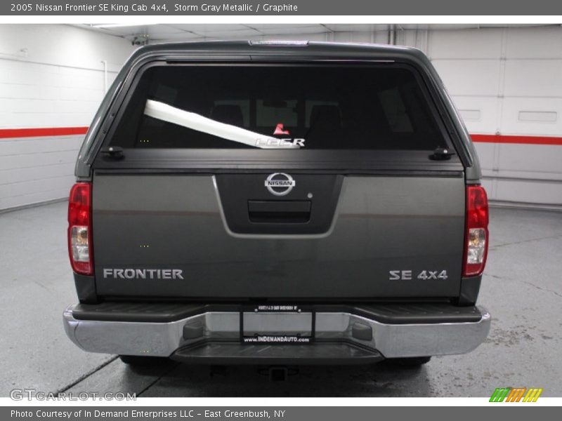 Storm Gray Metallic / Graphite 2005 Nissan Frontier SE King Cab 4x4