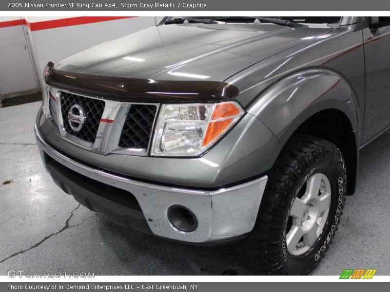 Storm Gray Metallic / Graphite 2005 Nissan Frontier SE King Cab 4x4