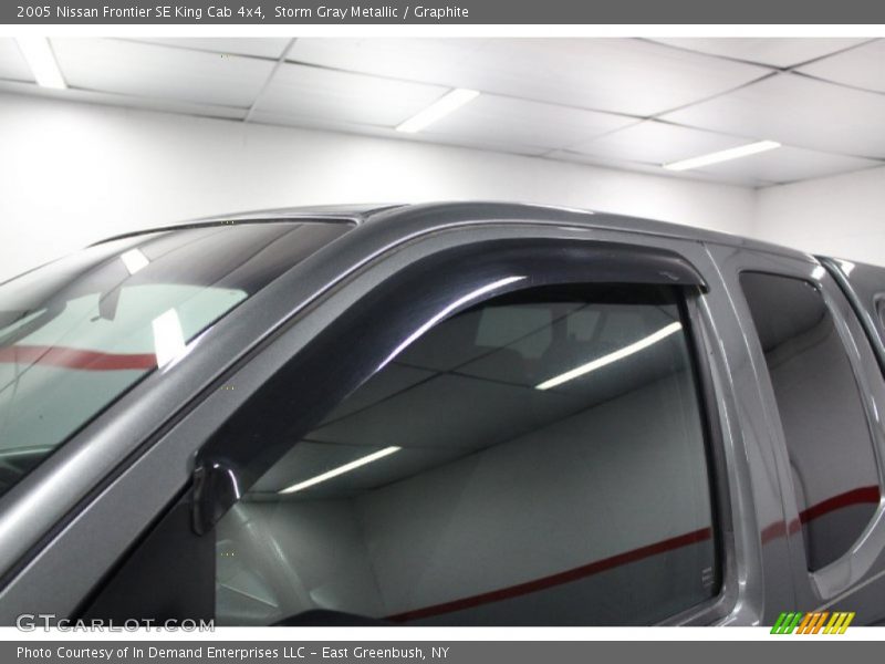 Storm Gray Metallic / Graphite 2005 Nissan Frontier SE King Cab 4x4