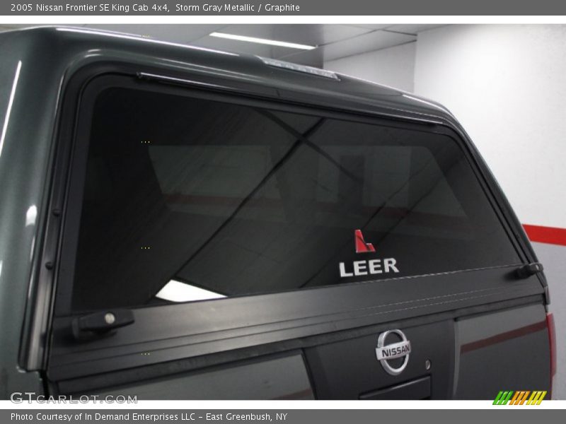 Storm Gray Metallic / Graphite 2005 Nissan Frontier SE King Cab 4x4