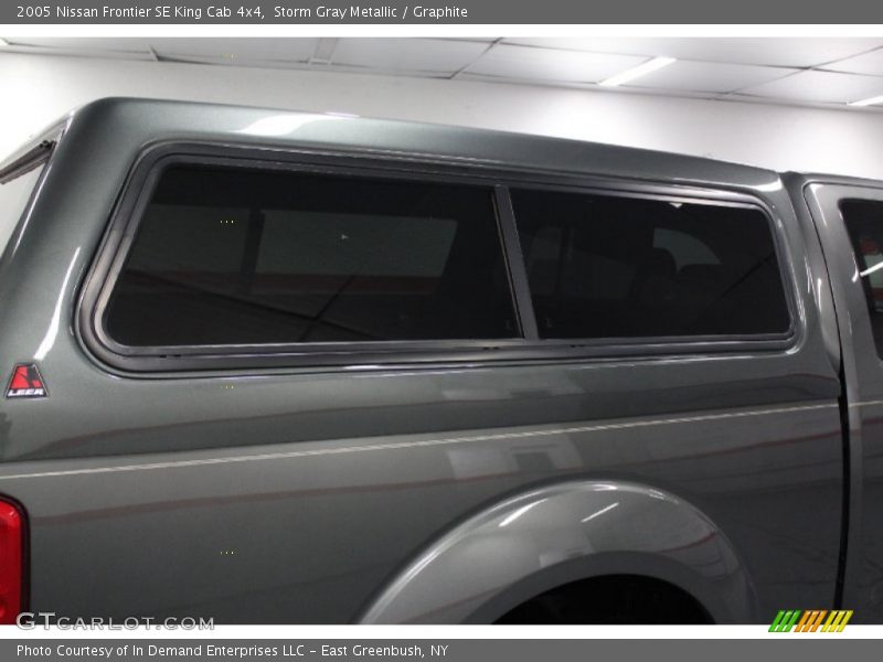 Storm Gray Metallic / Graphite 2005 Nissan Frontier SE King Cab 4x4