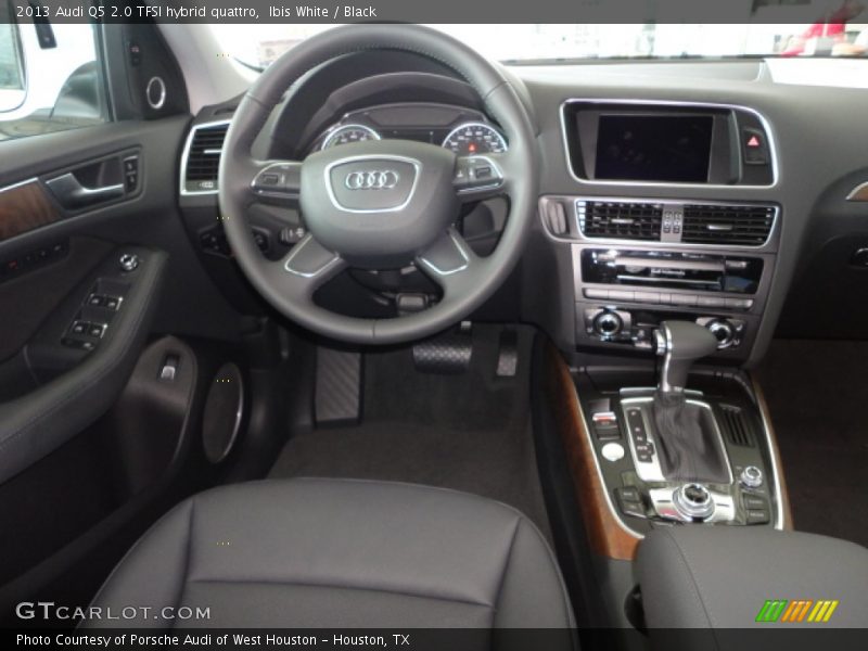 Dashboard of 2013 Q5 2.0 TFSI hybrid quattro
