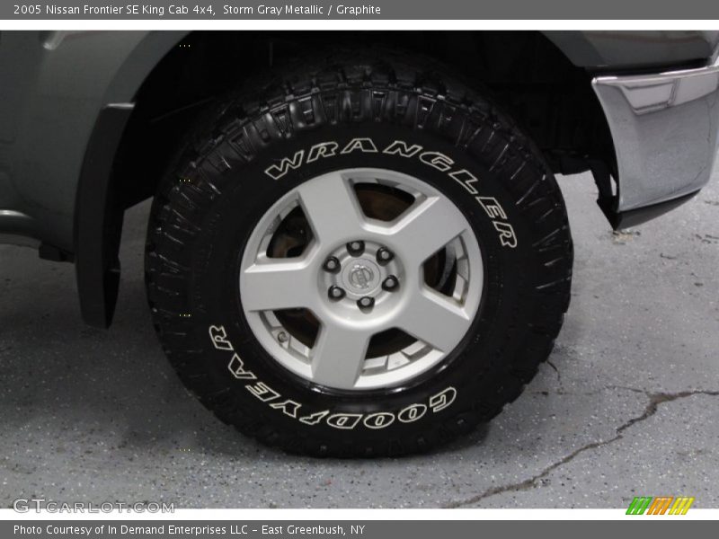 Storm Gray Metallic / Graphite 2005 Nissan Frontier SE King Cab 4x4