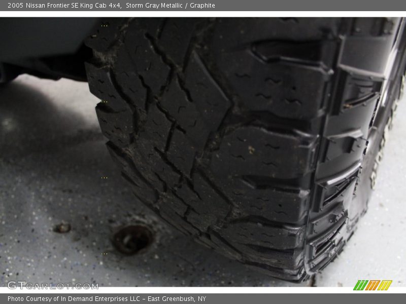Storm Gray Metallic / Graphite 2005 Nissan Frontier SE King Cab 4x4