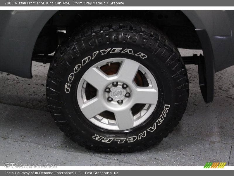 Storm Gray Metallic / Graphite 2005 Nissan Frontier SE King Cab 4x4