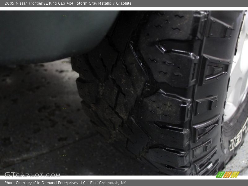 Storm Gray Metallic / Graphite 2005 Nissan Frontier SE King Cab 4x4