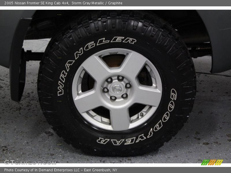 Storm Gray Metallic / Graphite 2005 Nissan Frontier SE King Cab 4x4