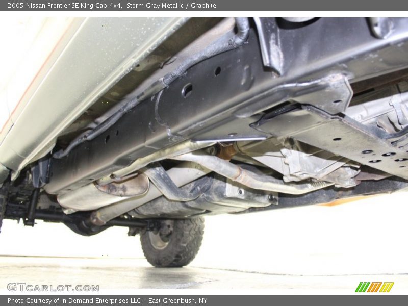 Storm Gray Metallic / Graphite 2005 Nissan Frontier SE King Cab 4x4