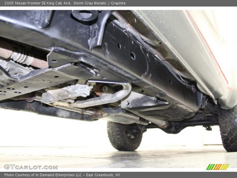 Storm Gray Metallic / Graphite 2005 Nissan Frontier SE King Cab 4x4
