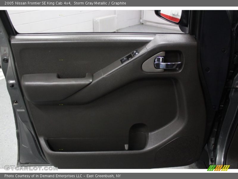 Storm Gray Metallic / Graphite 2005 Nissan Frontier SE King Cab 4x4