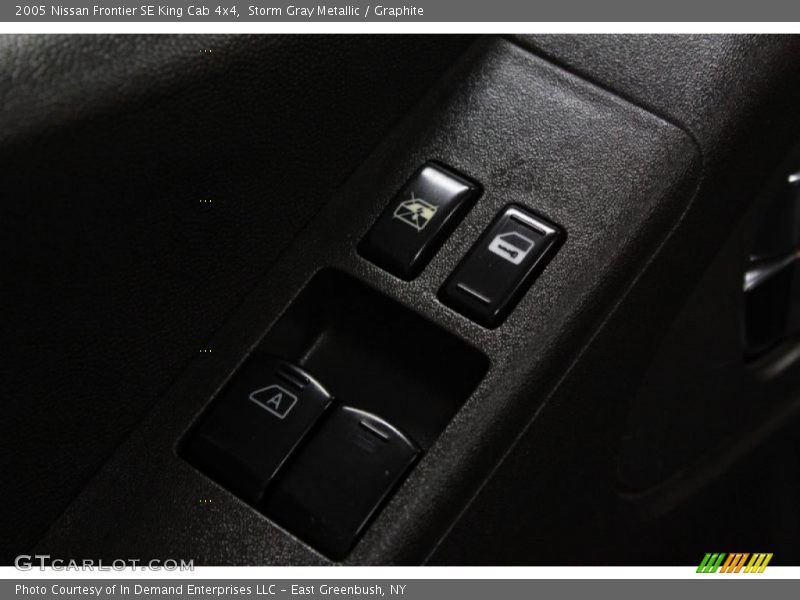 Storm Gray Metallic / Graphite 2005 Nissan Frontier SE King Cab 4x4