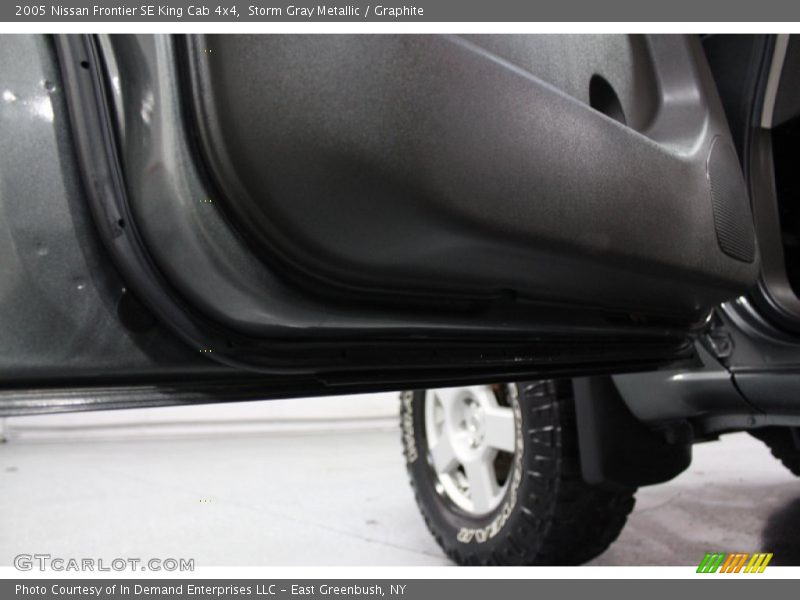 Storm Gray Metallic / Graphite 2005 Nissan Frontier SE King Cab 4x4